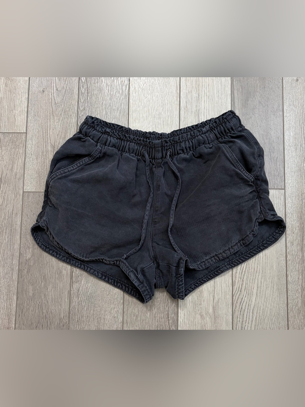 American Eagle Outfitters Lyocelll Pull on Black Elastic-Waist Athletic Shorts